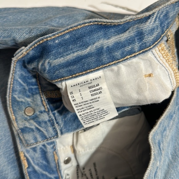 American Eagle relaxed mom jean ripped size 2 - Picture 4 of 8